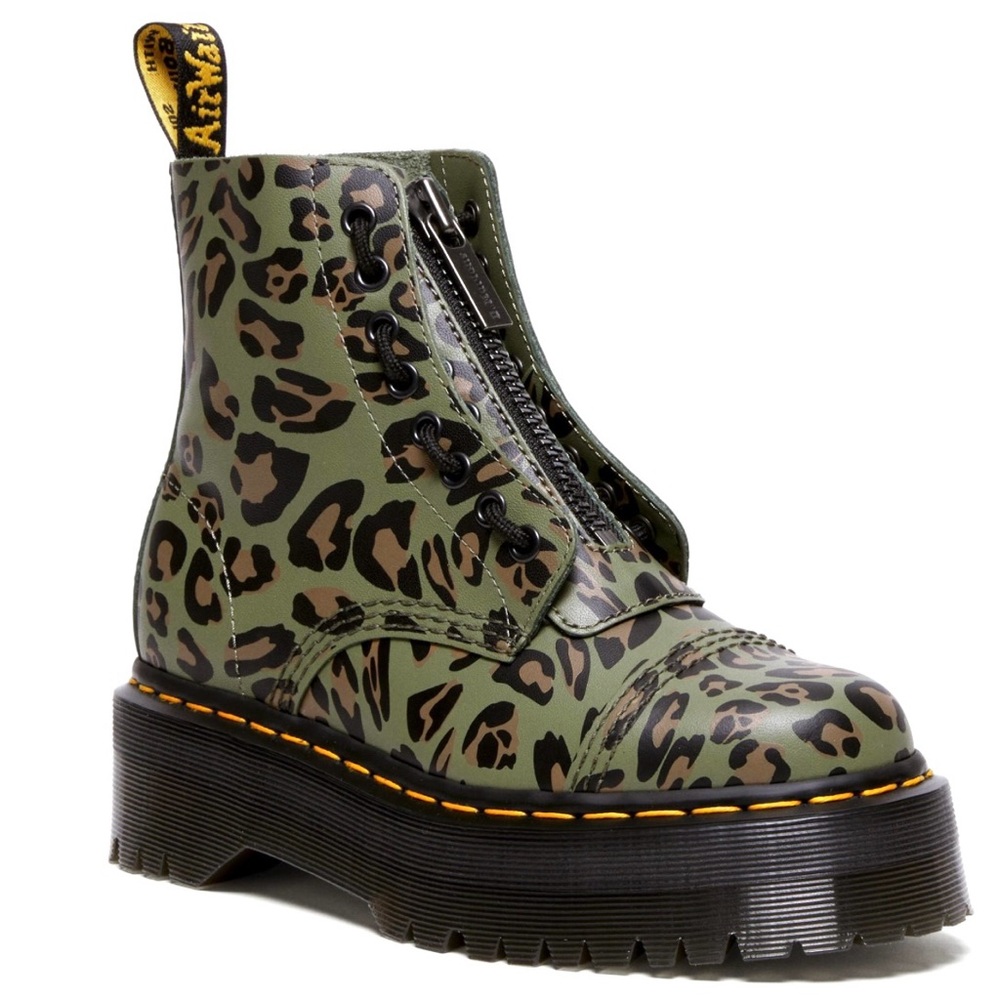 *LIKE NEW* DOC MARTEN SINCLAIR DISTORTED LEOPARD PRINT PLATFORM BOOTS